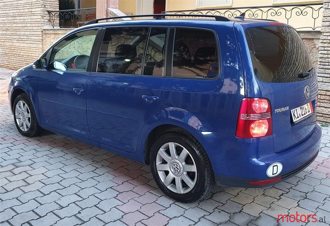 2008' Volkswagen Touran photo #4