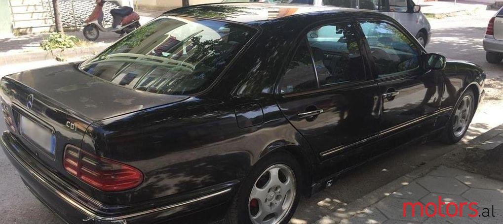 2002' Mercedes-Benz E 220 photo #1