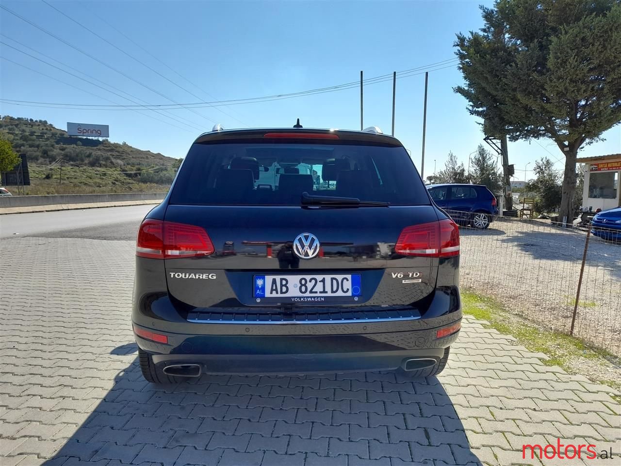 2013' Volkswagen Touareg photo #3