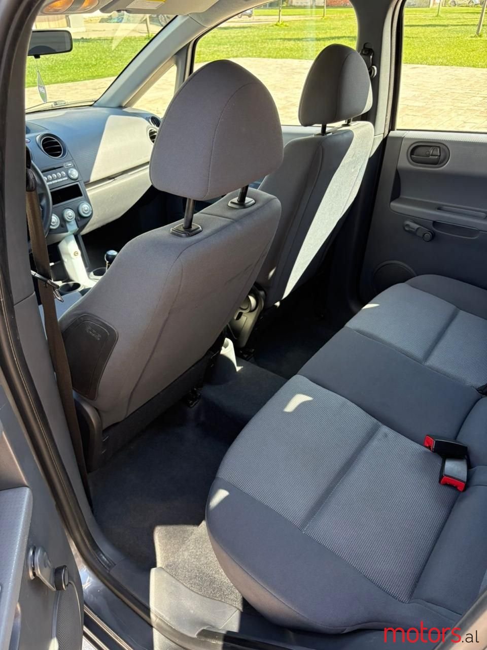 2008' Mitsubishi Colt photo #3