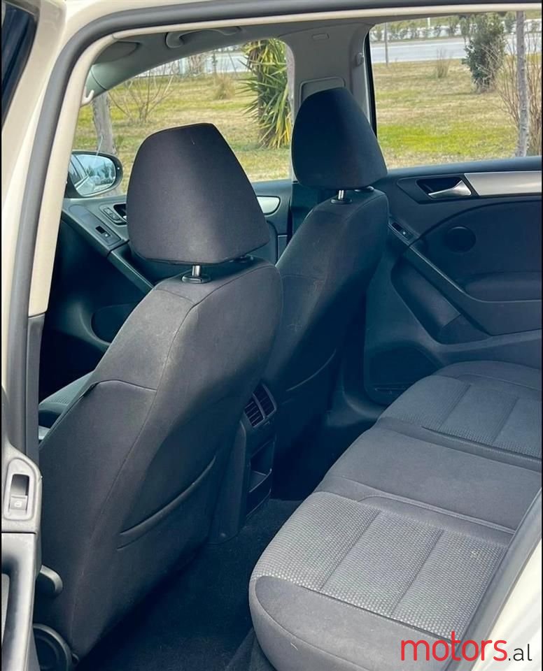 2012' Volkswagen Golf photo #6