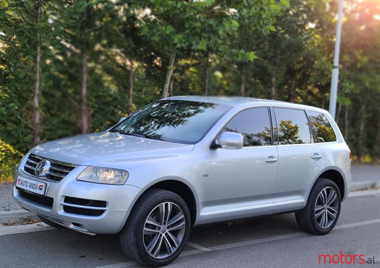 2004' Volkswagen Touareg photo #1