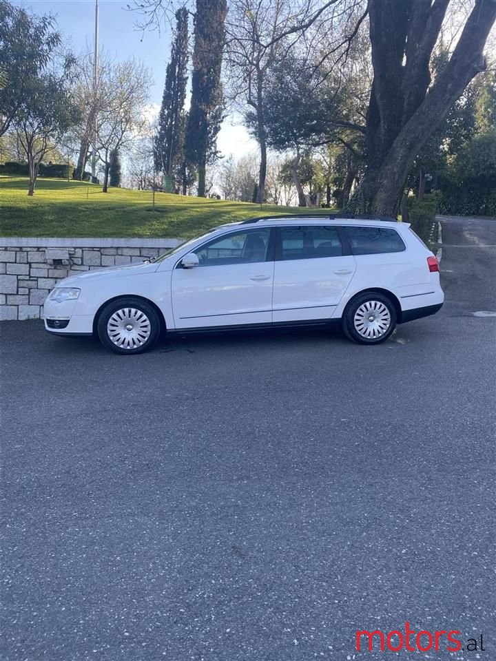 2010' Volkswagen Passat photo #5