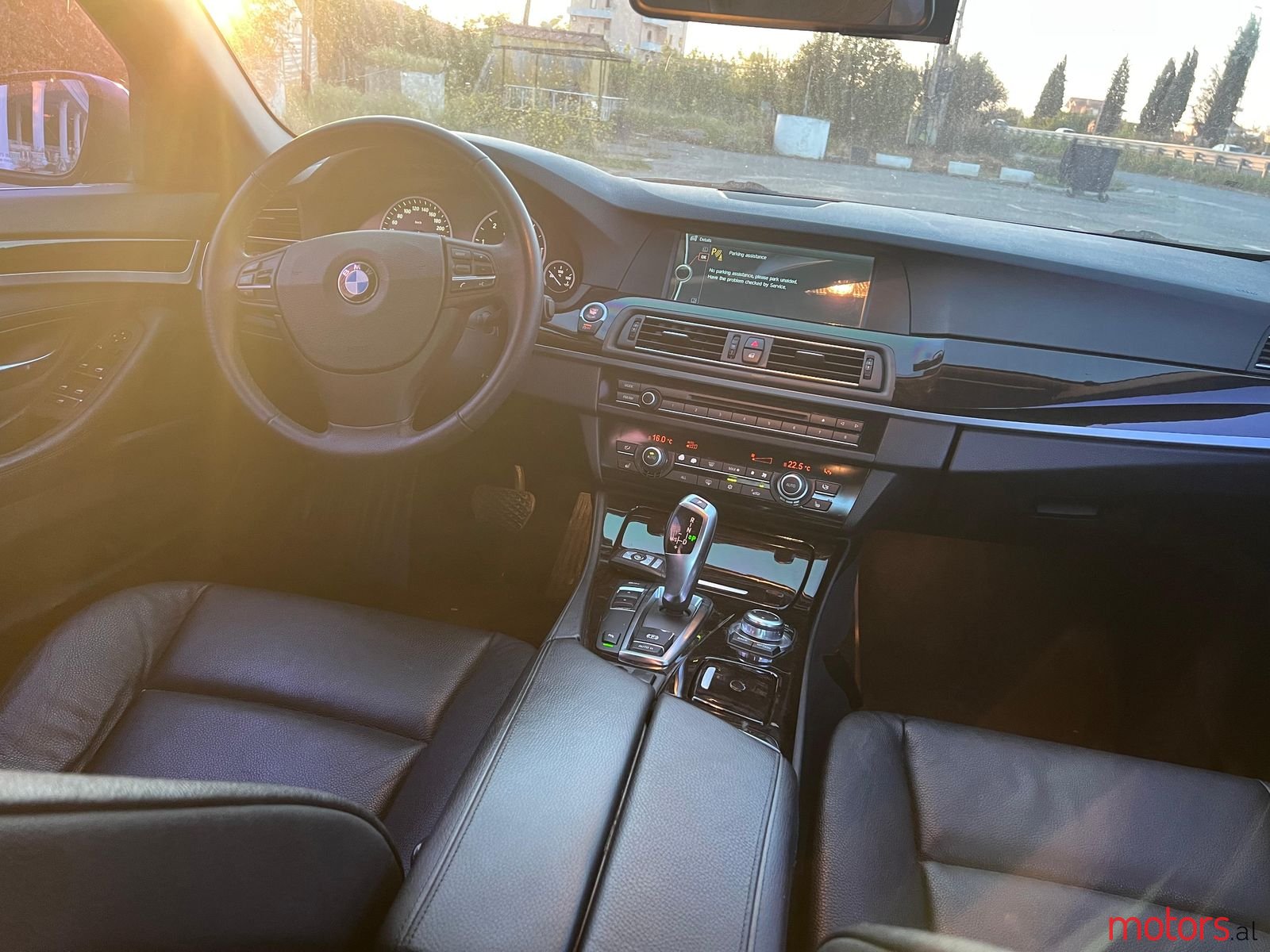2013' BMW 520 photo #5