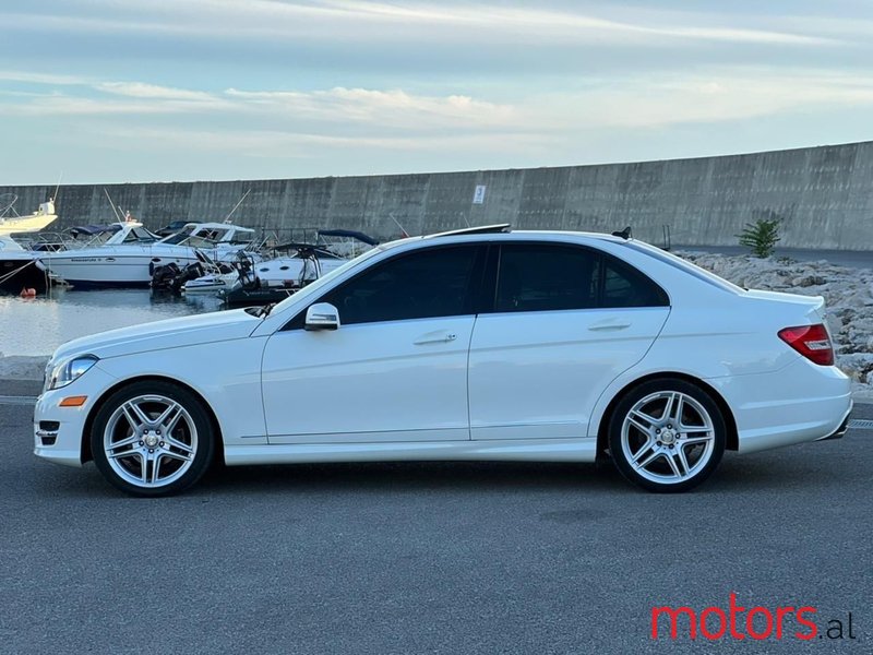 2012' Mercedes-Benz C 300 photo #2