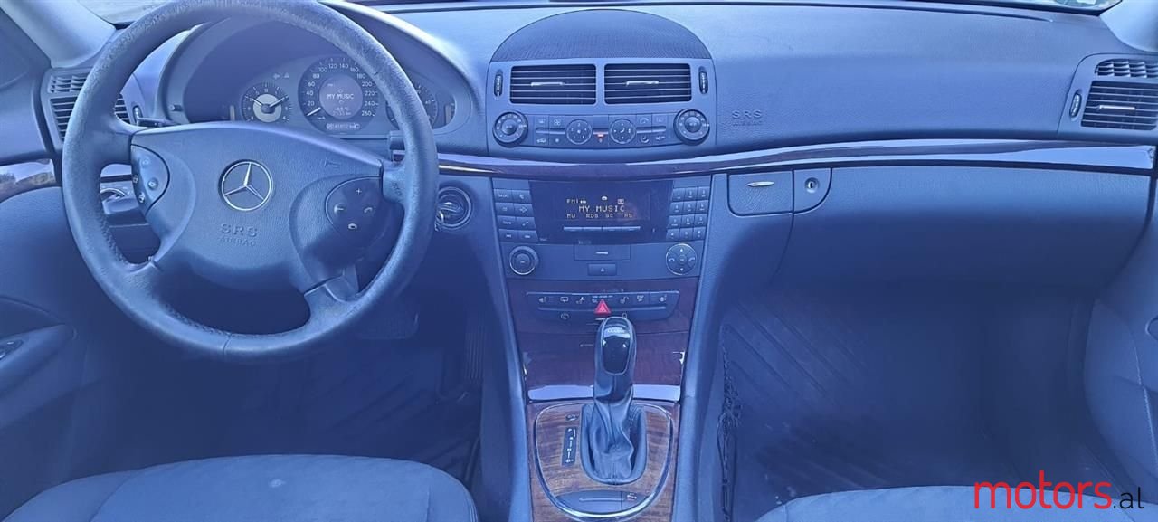 2005' Mercedes-Benz E 220 photo #2