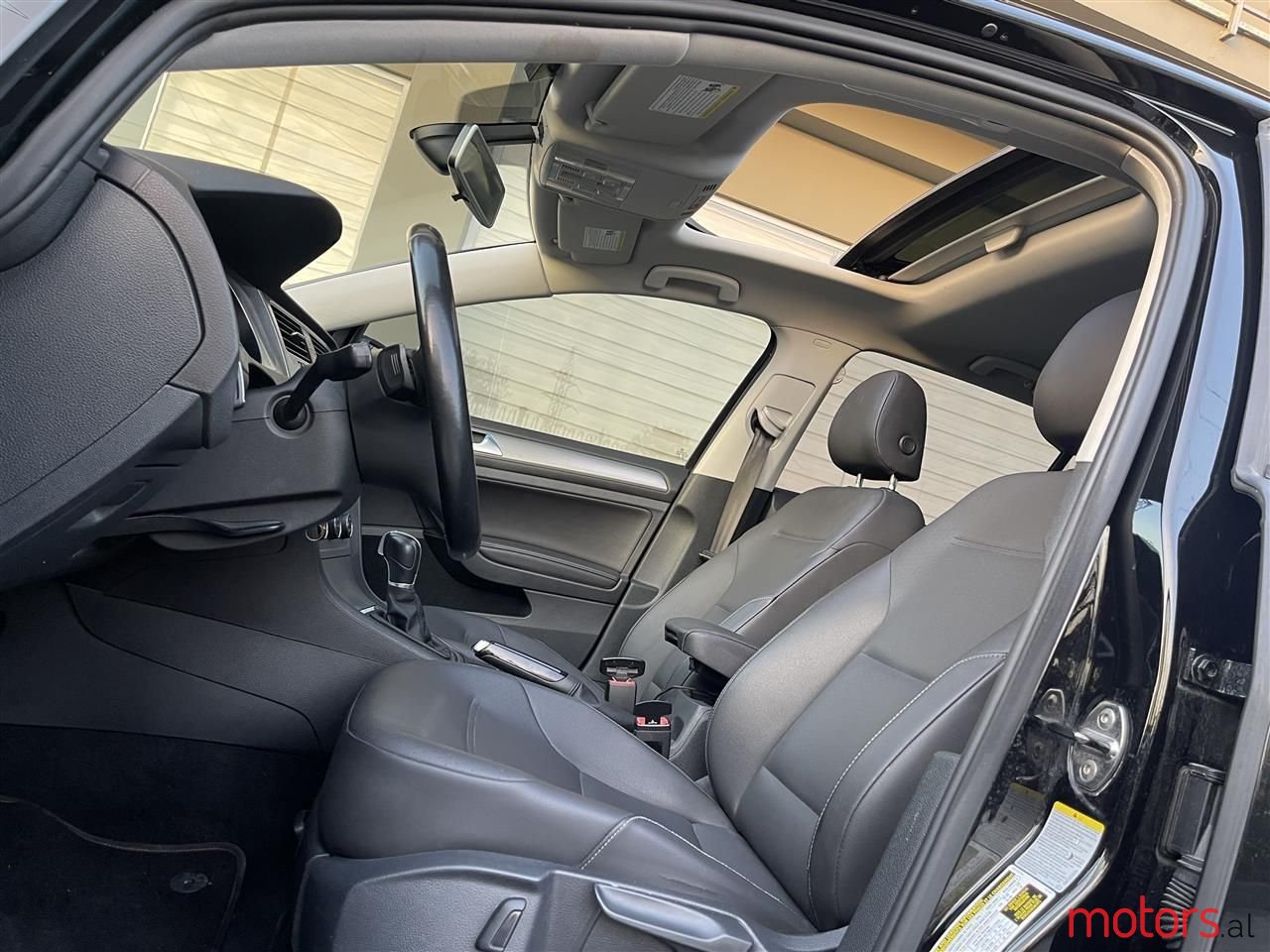 2015' Volkswagen Golf photo #6