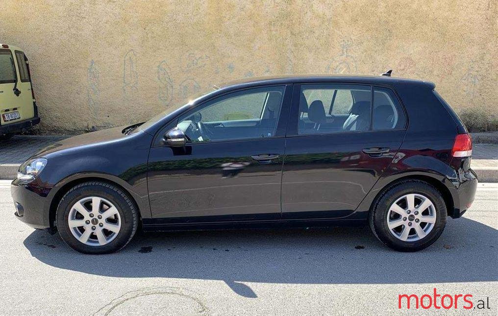 2009' Volkswagen Golf photo #1