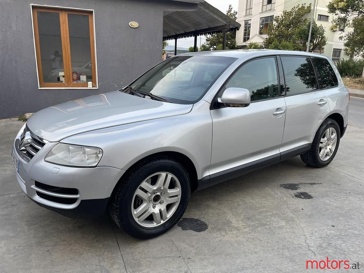 2004' Volkswagen Touareg photo #5