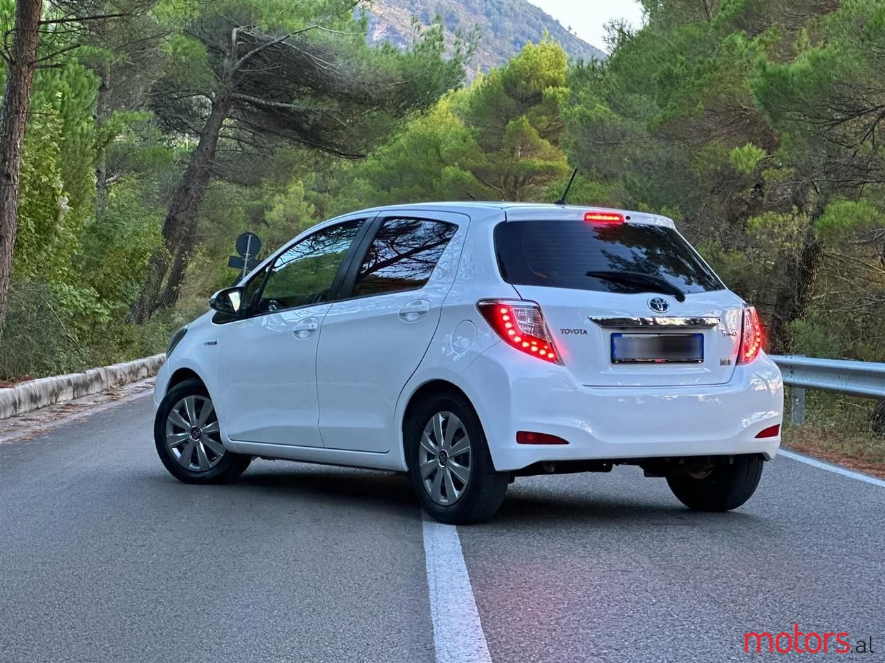 2013' Toyota Yaris photo #5