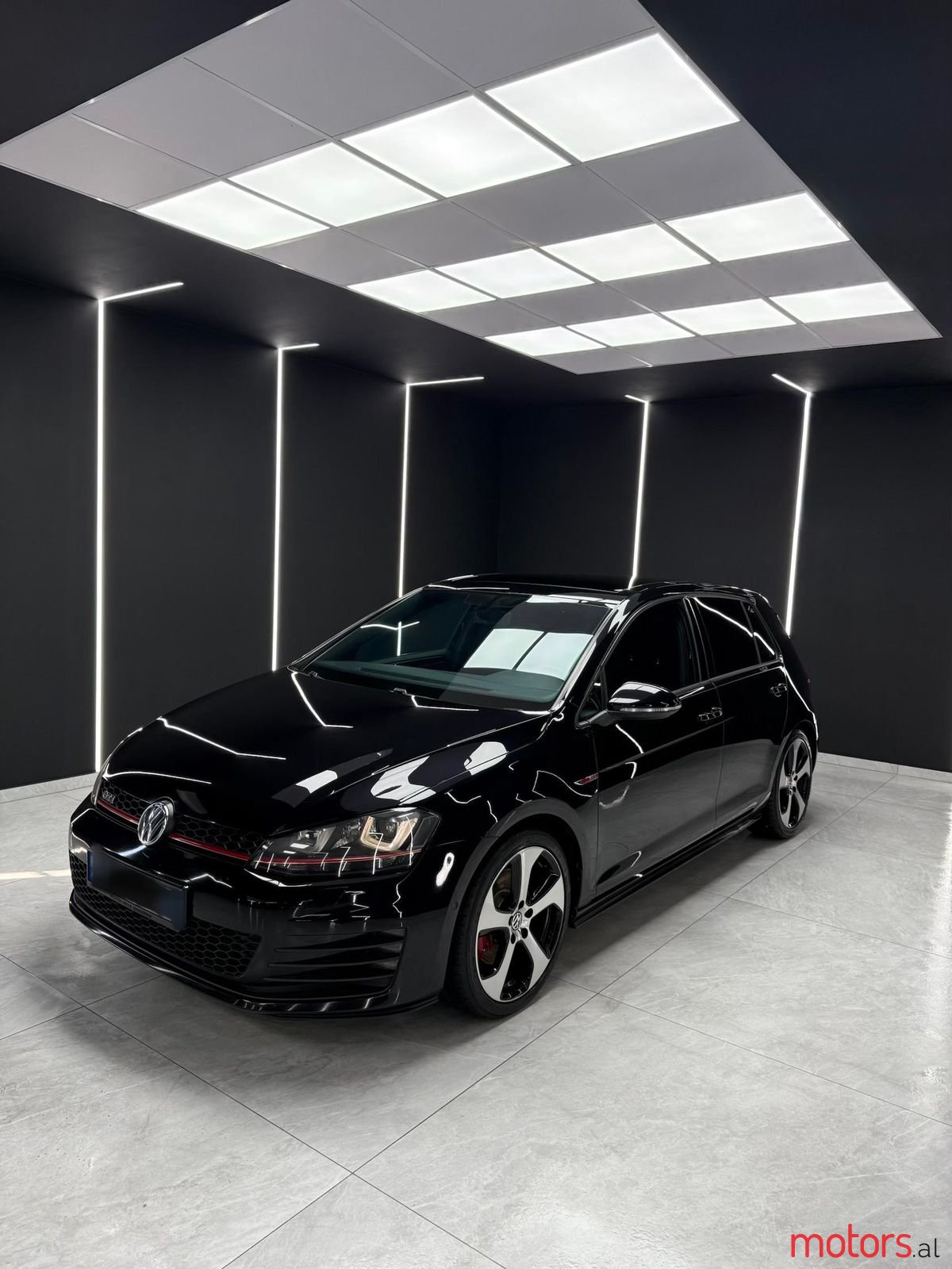 2016' Volkswagen Golf photo #2
