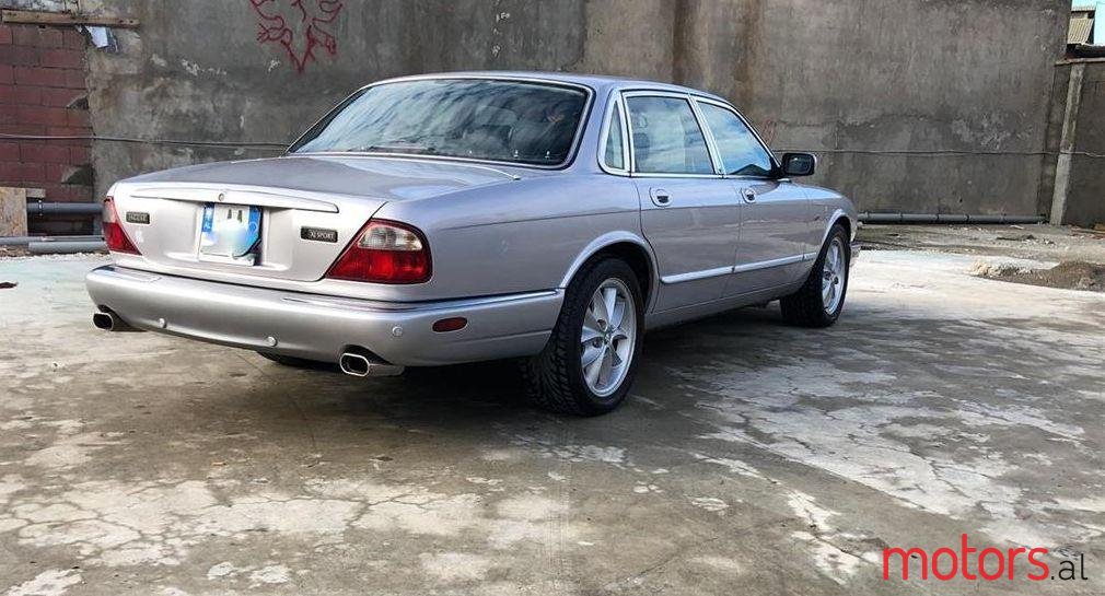 2002' Jaguar XJ photo #2