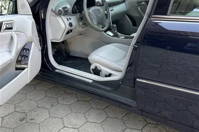 2006' Mercedes-Benz C 220