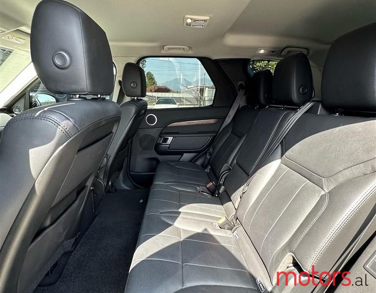 2019' Land Rover Discovery photo #4