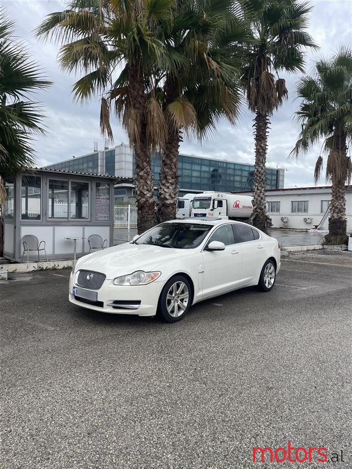 2011' Jaguar XF photo #2