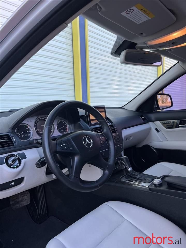 2010' Mercedes-Benz C 200 photo #3