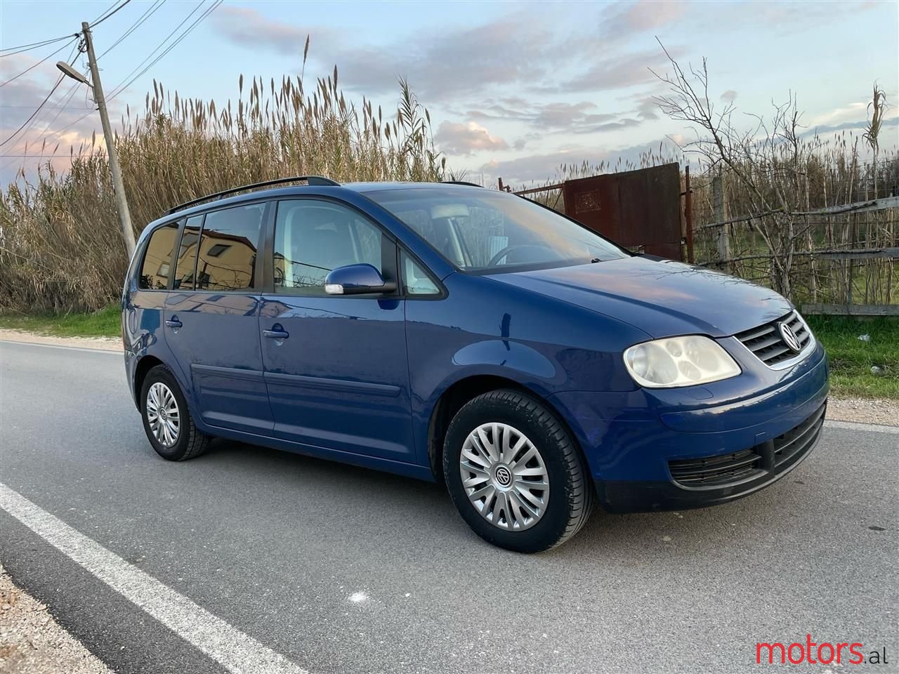 2004' Volkswagen Touran photo #1