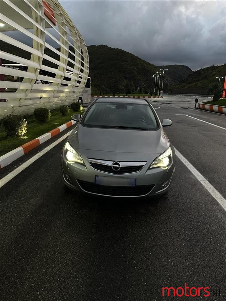 2012' Opel Astra photo #5