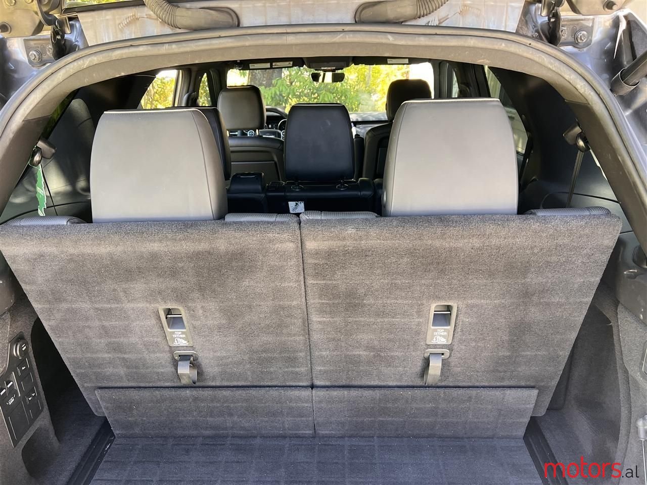 2017' Land Rover Discovery photo #3