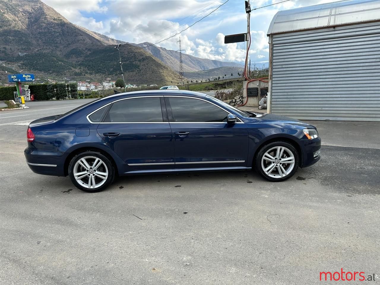 2013' Volkswagen Passat photo #6
