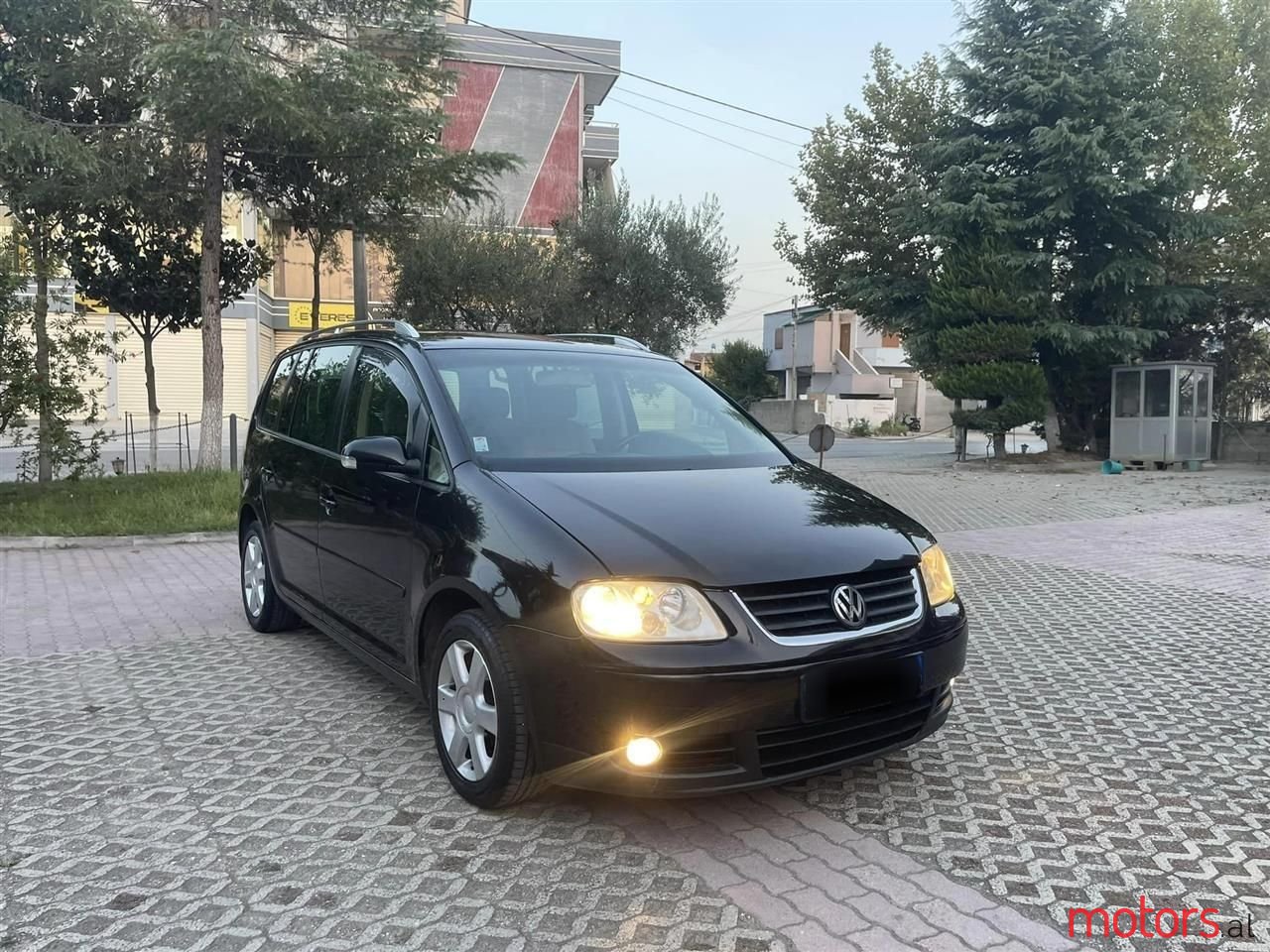 2005' Volkswagen Touran photo #2