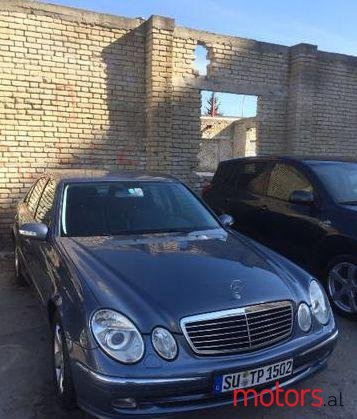 2004' Mercedes-Benz E-Class photo #1