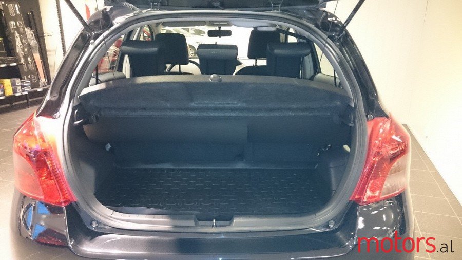 2005' Toyota Yaris photo #6