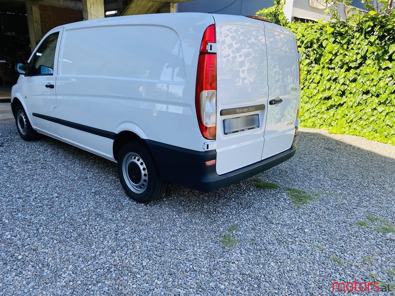 2011' Mercedes-Benz V 220 photo #2