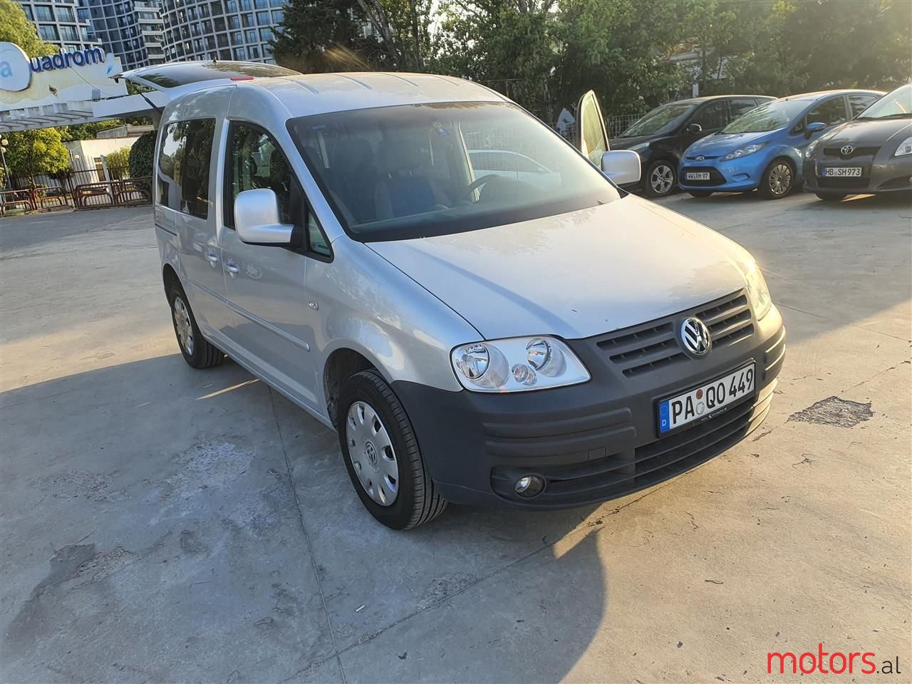 2005' Volkswagen Caddy photo #1