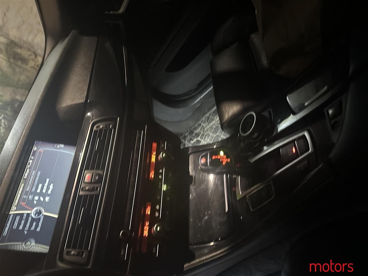 2013' BMW 520 photo #5