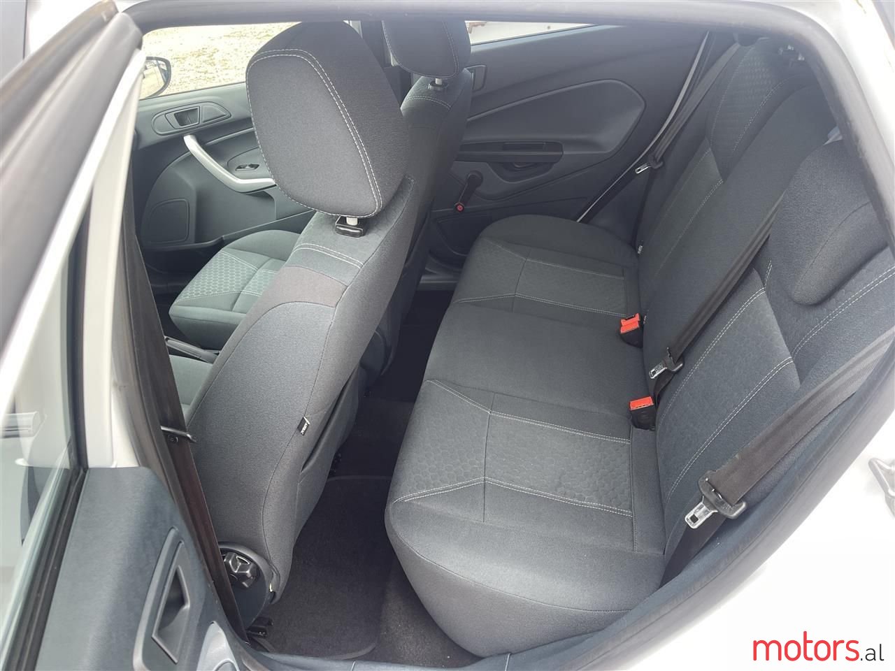 2010' Ford Fiesta photo #2