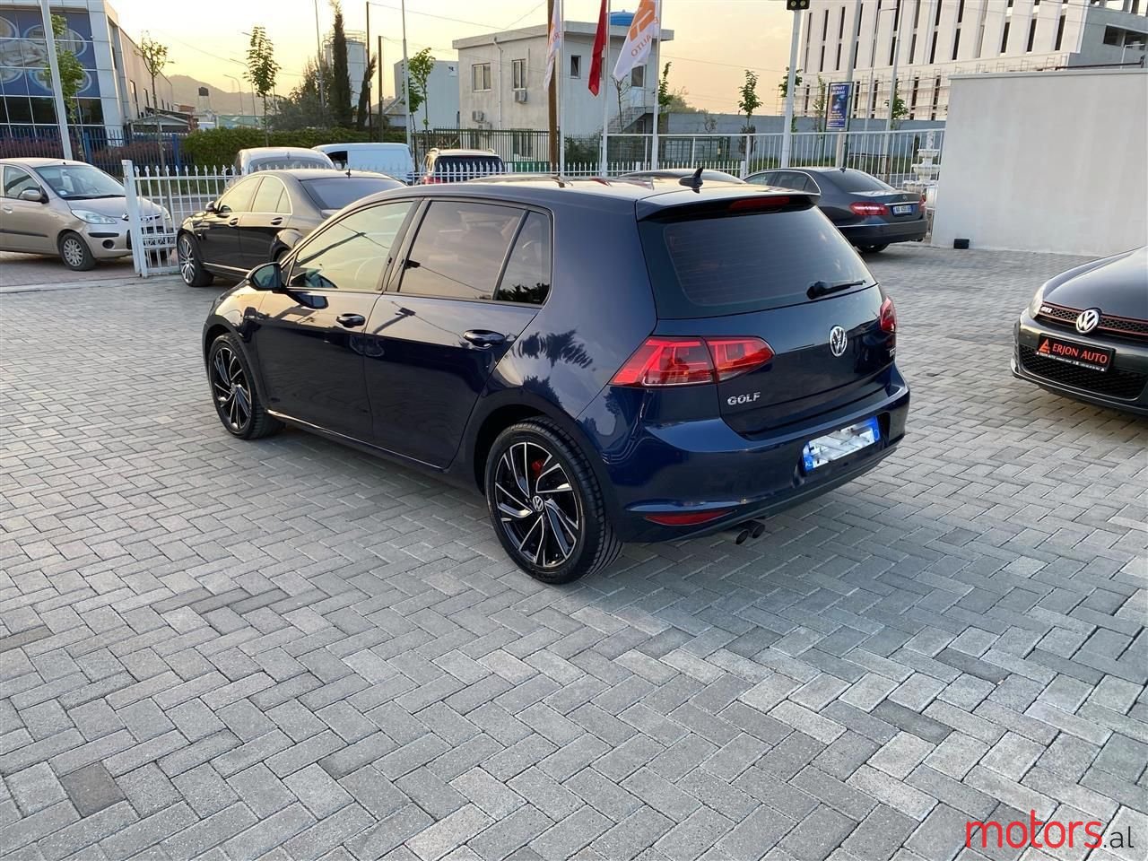 2015' Volkswagen Golf photo #3