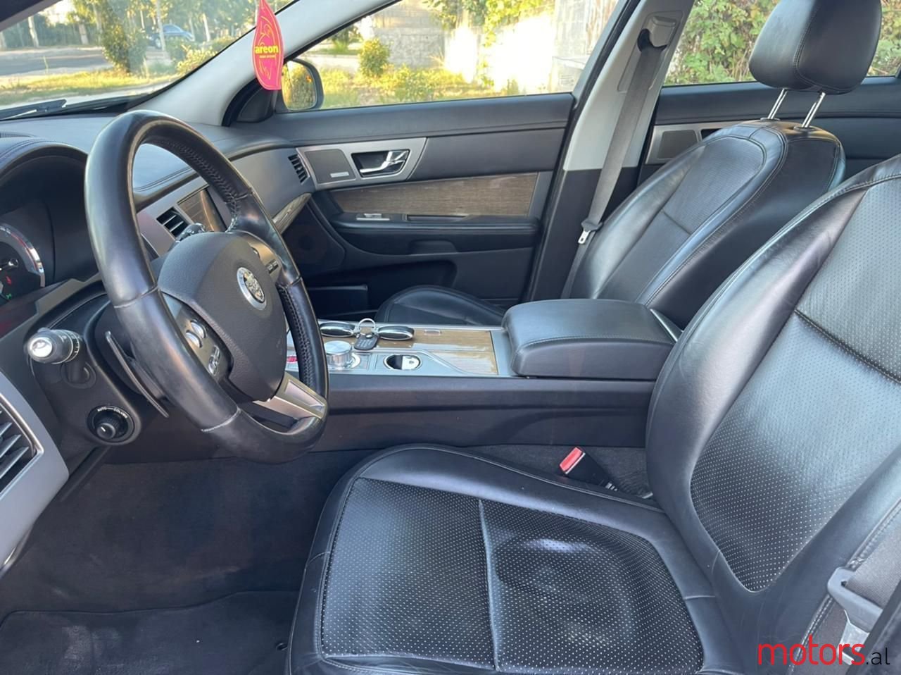 2008' Jaguar XF photo #4