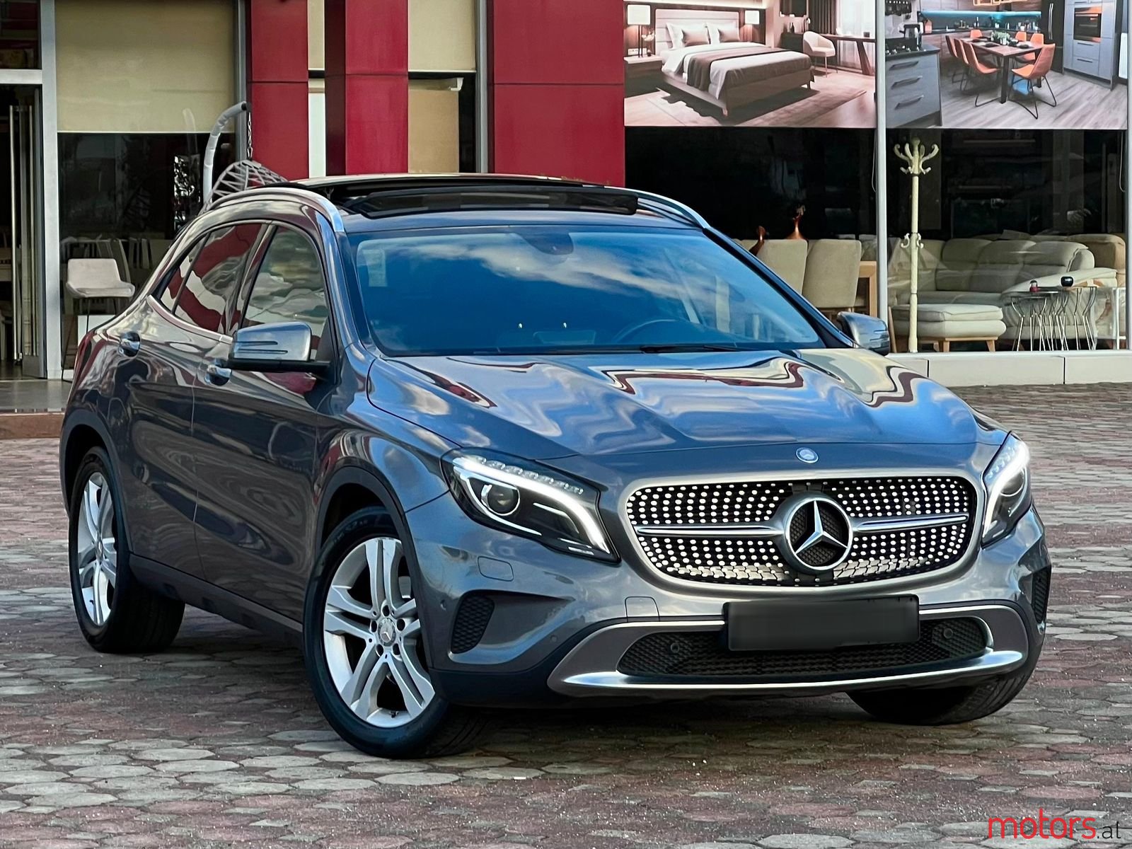 2015' Mercedes-Benz GLA 200 photo #2