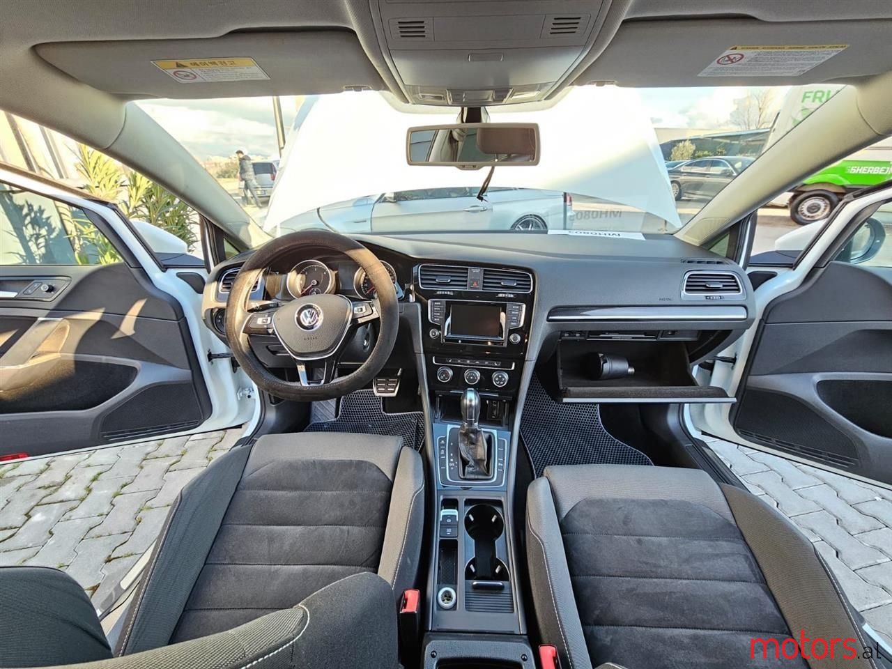 2014' Volkswagen Golf photo #2