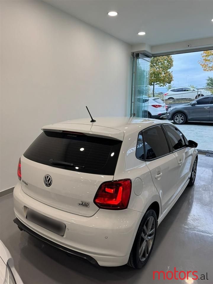 2015' Volkswagen Polo photo #5