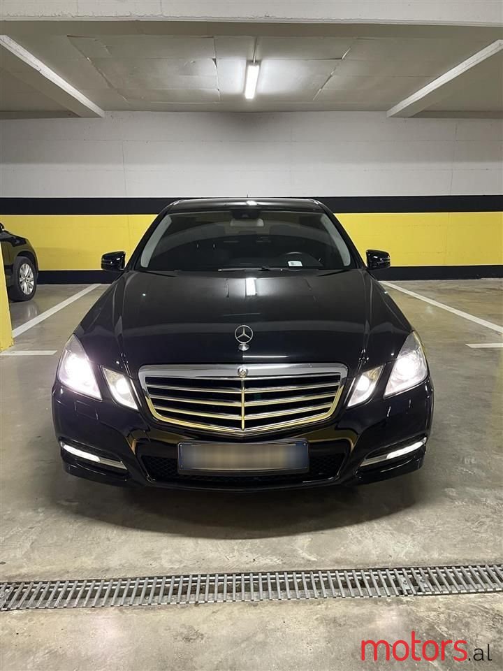 2012' Mercedes-Benz E 220 photo #1