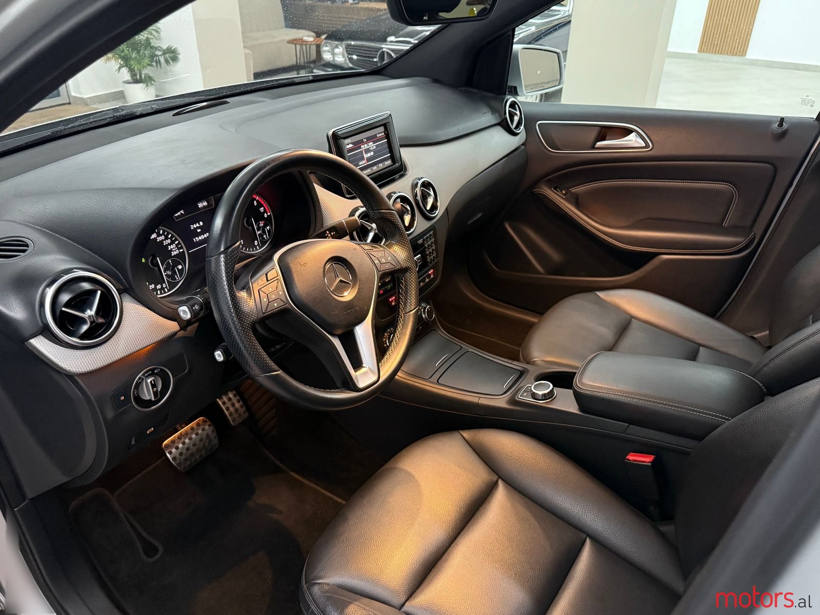 2012' Mercedes-Benz B 200 photo #3