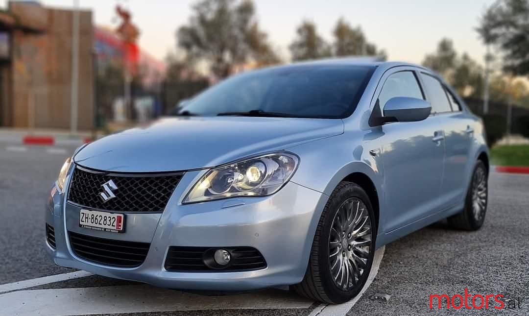 2011' Suzuki Kizashi photo #1