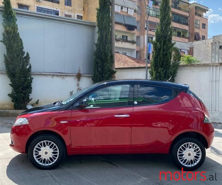 2014' Lancia Ypsilon photo #1