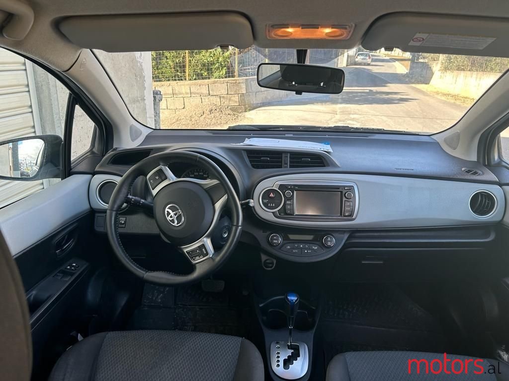 2013' Toyota Yaris photo #3
