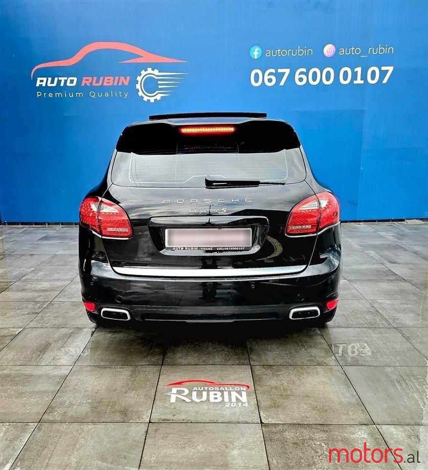 2012' Porsche Cayenne photo #6