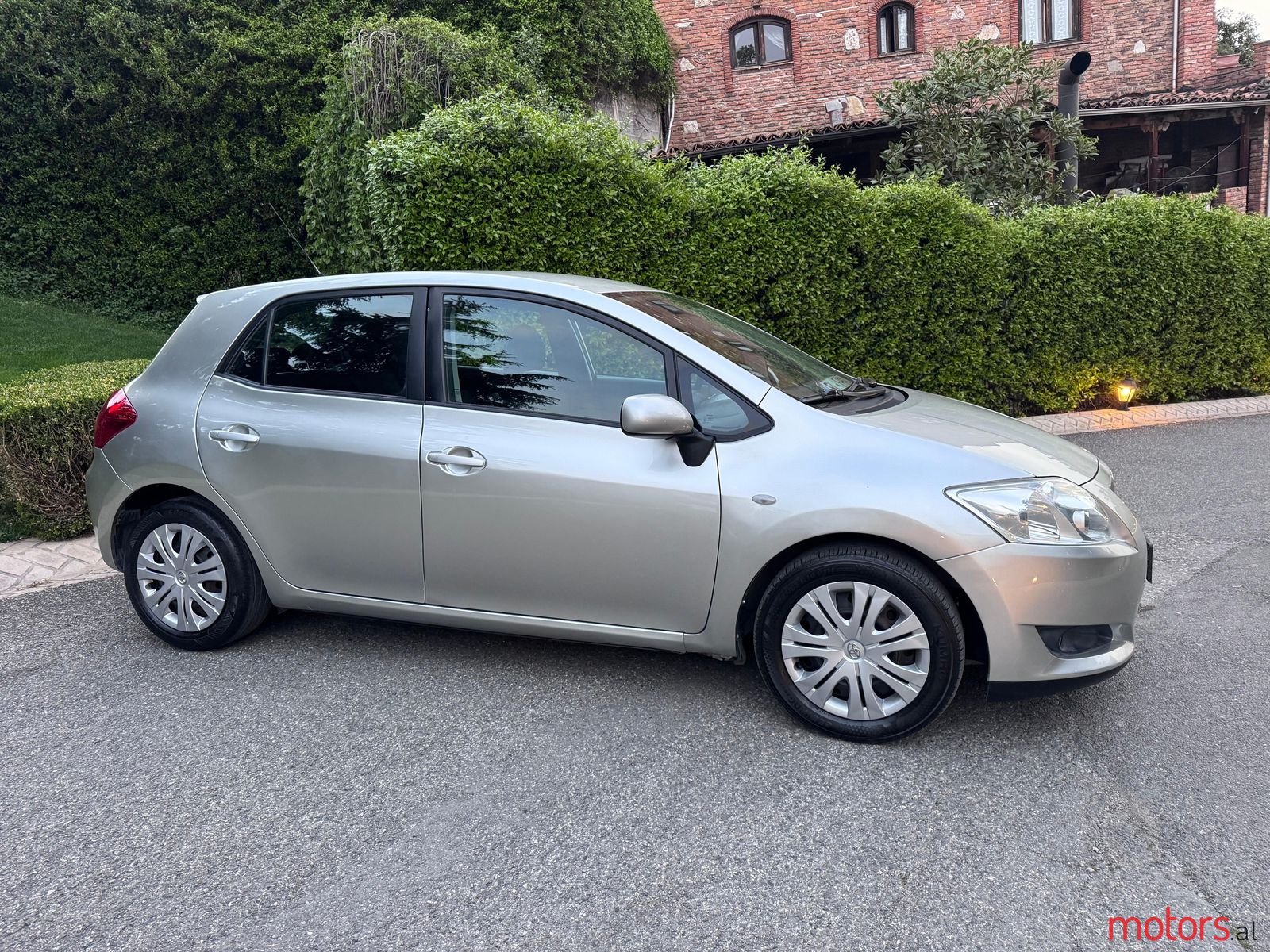 2008' Toyota Auris photo #1