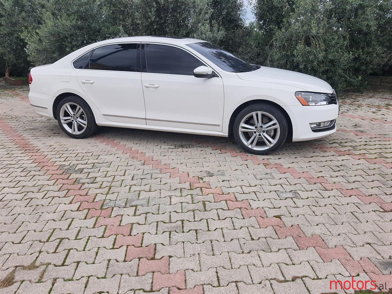 2015' Volkswagen Passat photo #2