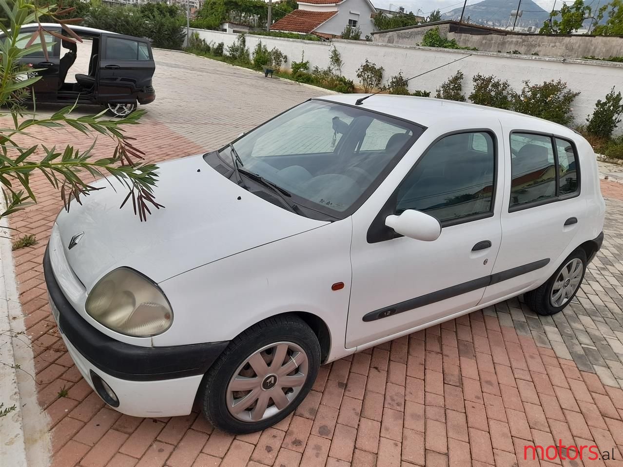 2001' Renault Clio photo #3