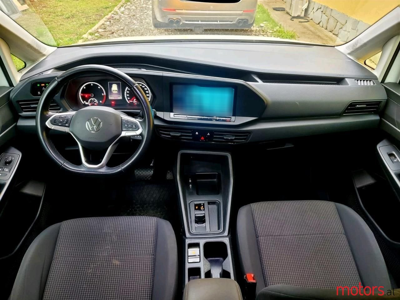 2022' Volkswagen Caddy photo #2