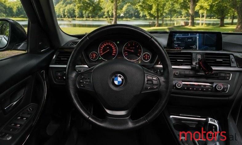 2013' BMW 320 photo #5