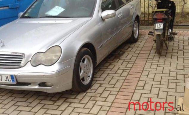 2001' Mercedes-Benz 220 photo #1