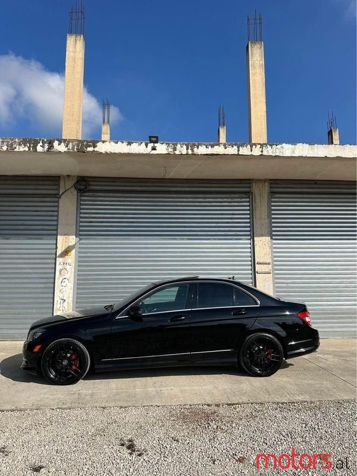 2011' Mercedes-Benz C 300 photo #2