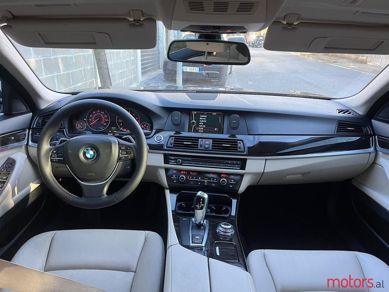 2012' BMW 528 photo #5